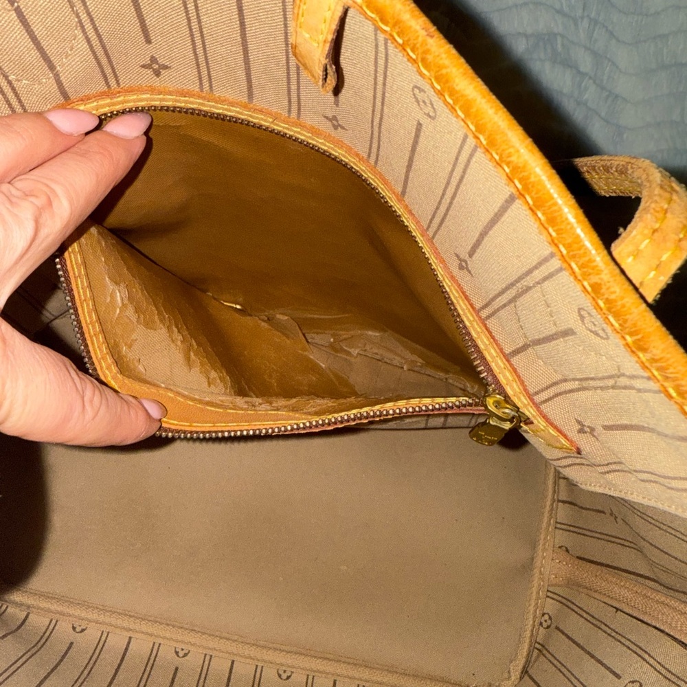 Louis Vuitton Monogram Canvas Tote with Vachetta Trim - Brown & Tan
Size MM - Picture 7 of 8